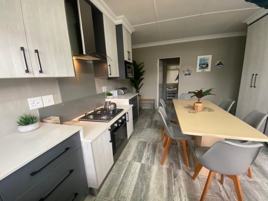 7 Bedroom Property for Sale in Hartenbos Central Western Cape